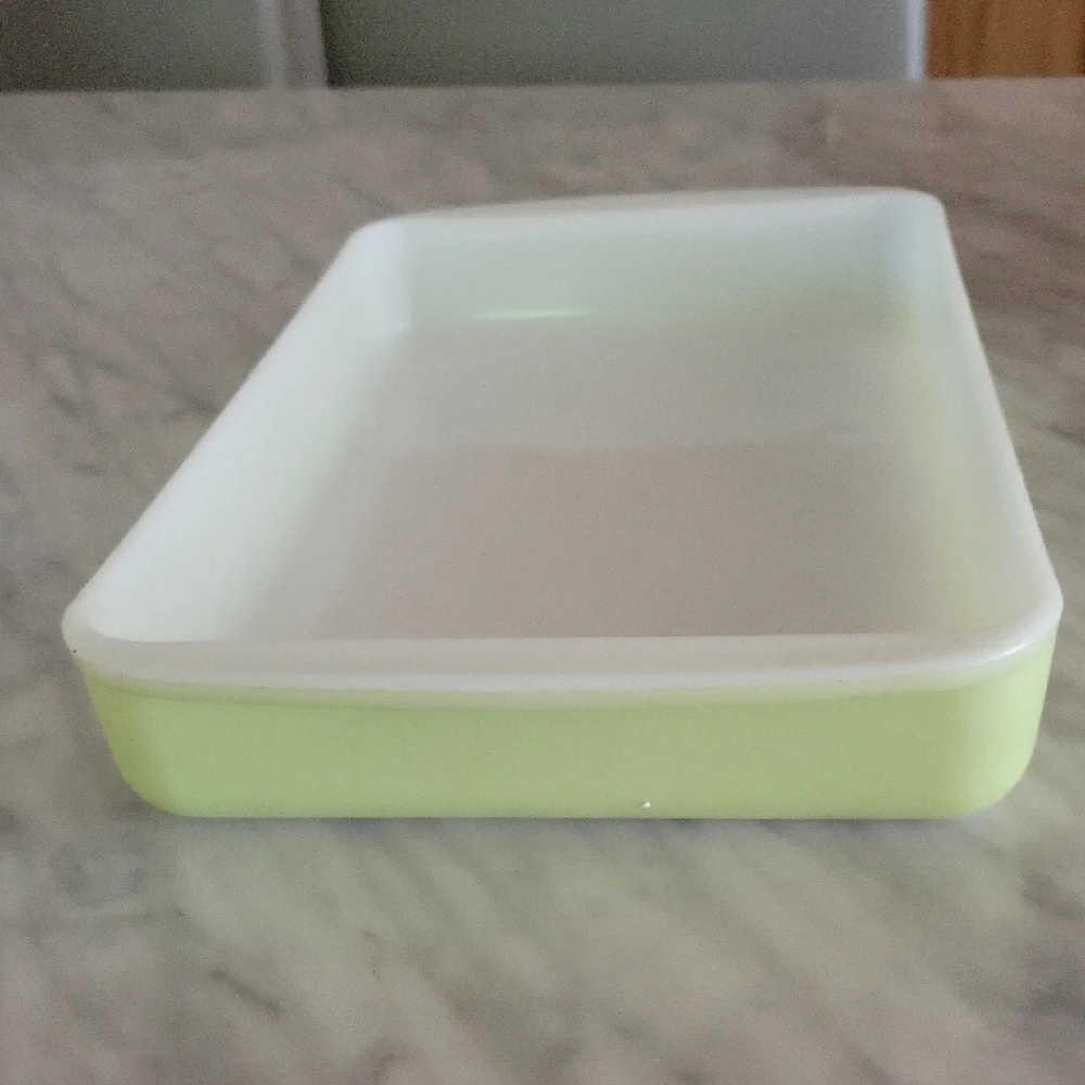 Vintage Pyrex 232 Lime Green 2 Quart Casserole Baking Dish